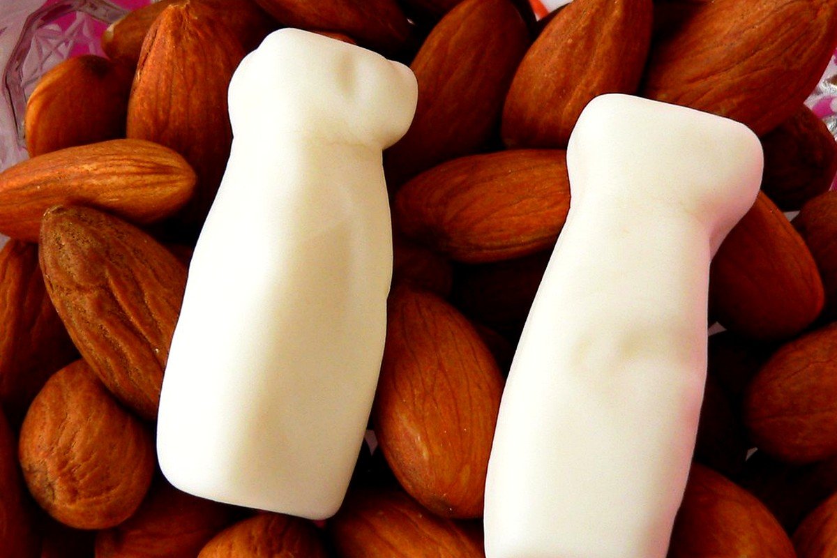 STEP 03 for Creamy Vanilla Almond High-Protein Overnight Oats: Fold in Thick Plain Greek Yogurt