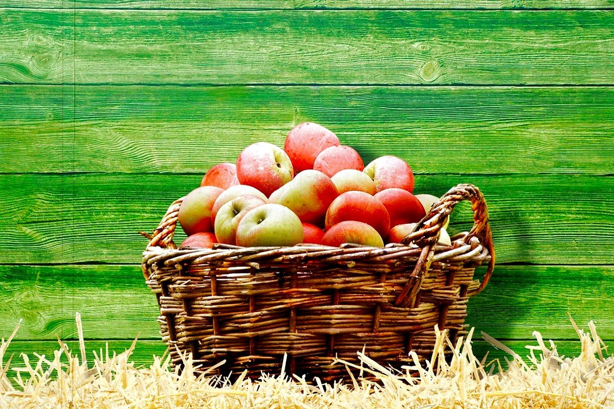 STEP 01 for Easy Slow-Cooker High-Protein Spiced Apple Butter: Select and Core Crisp Apples