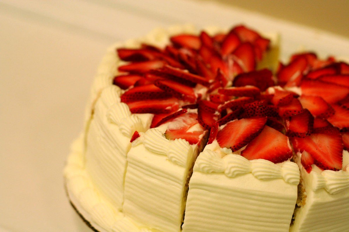 WHAT YOU NEED for Healthy Strawberry Vanilla Protein Cake with Greek Yogurt Frosting: Key Ingredients & Setup Checklist