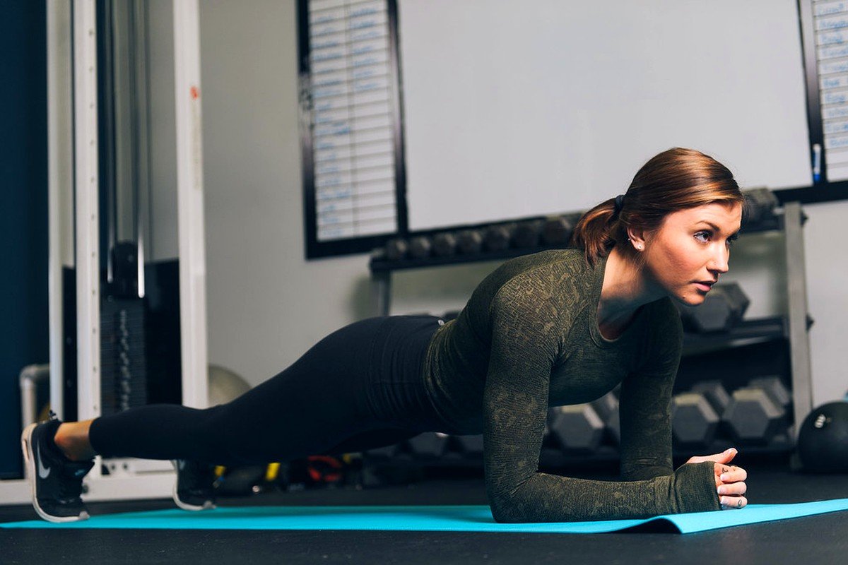 STEP 02 for Low-Impact Home Workouts for Knee Pain: Gentle Exercises That Keep You Moving: Side-Lying Clamshells with Pelvic Stability